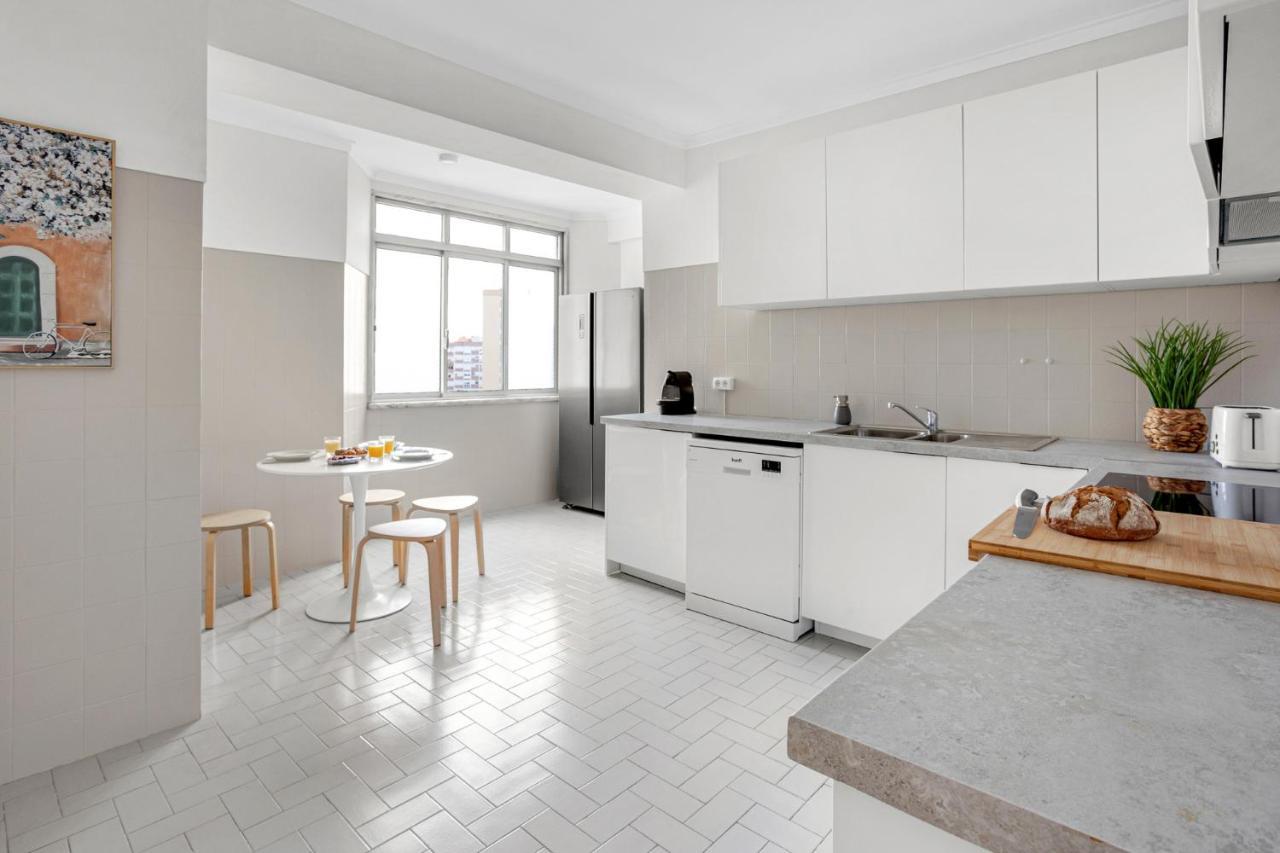 Wonderful Shared Apartment In Alfornelos - Near Metro! Lisboa Exterior foto